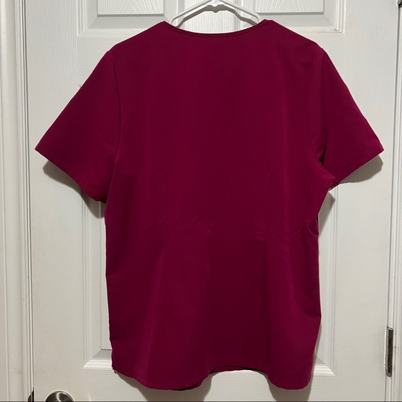 Figs Women’s catarina 1 pocket scrub top in deep magenta - Picture 5 of 6